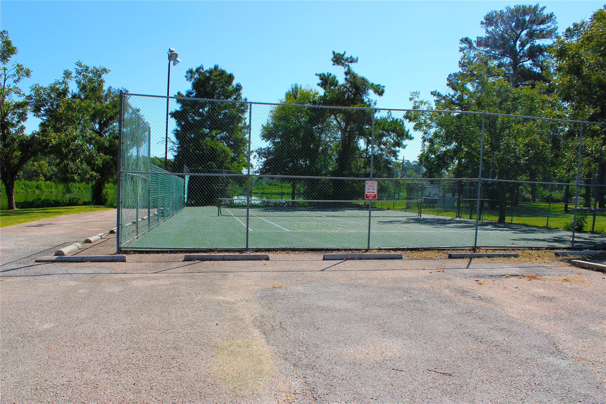 813 Glen Hollow Court