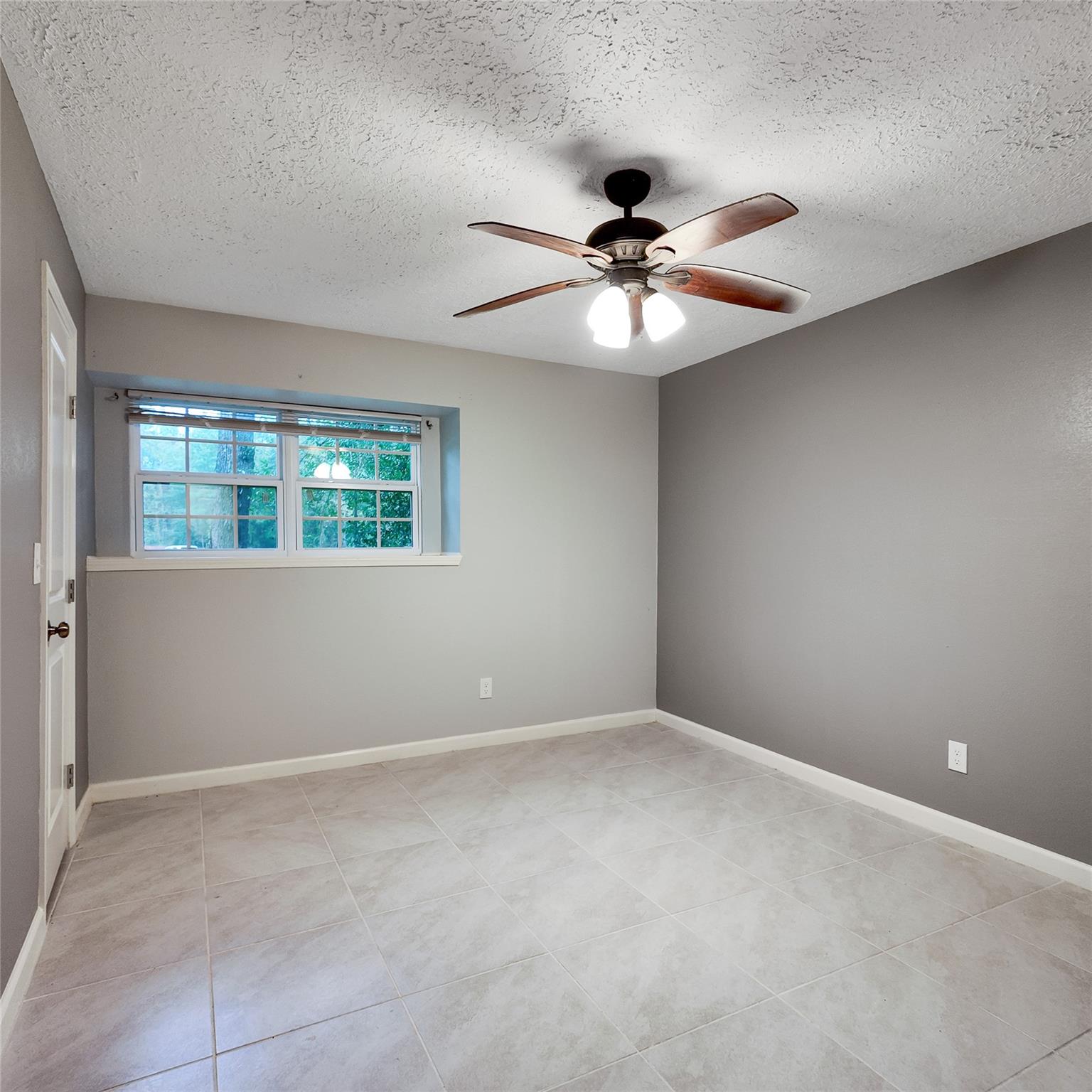 813 Glen Hollow Court