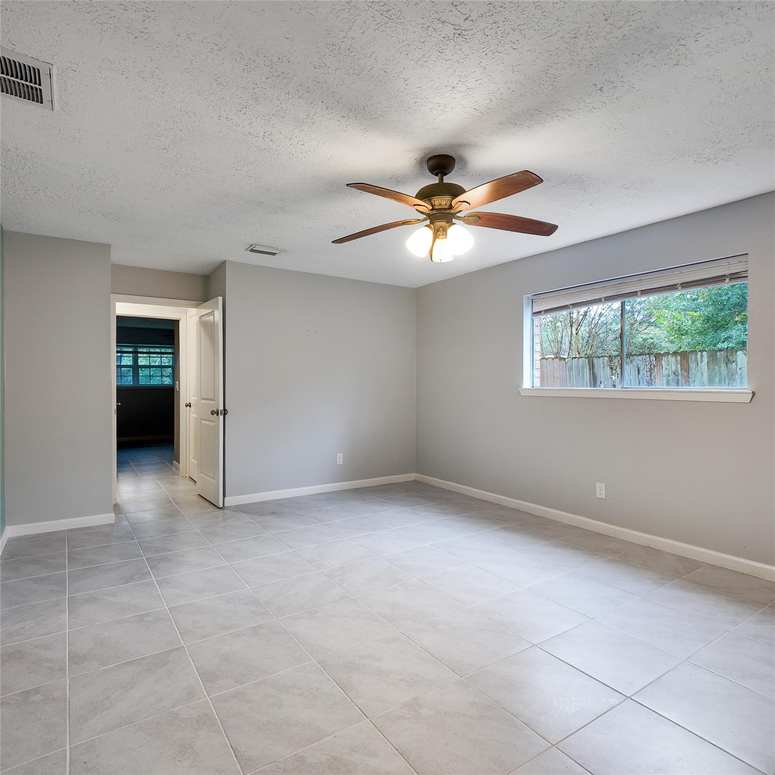 813 Glen Hollow Court