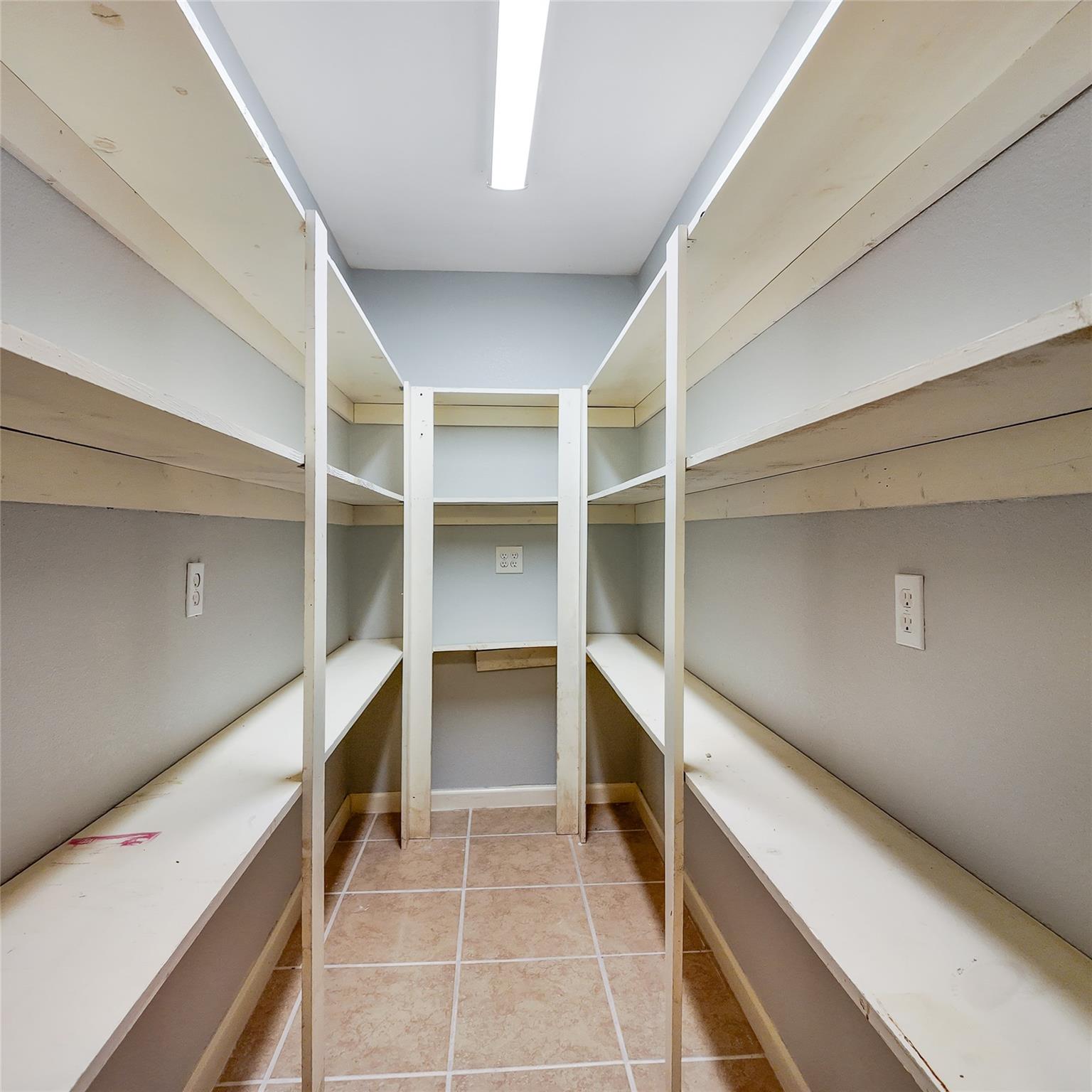 813 Glen Hollow Court