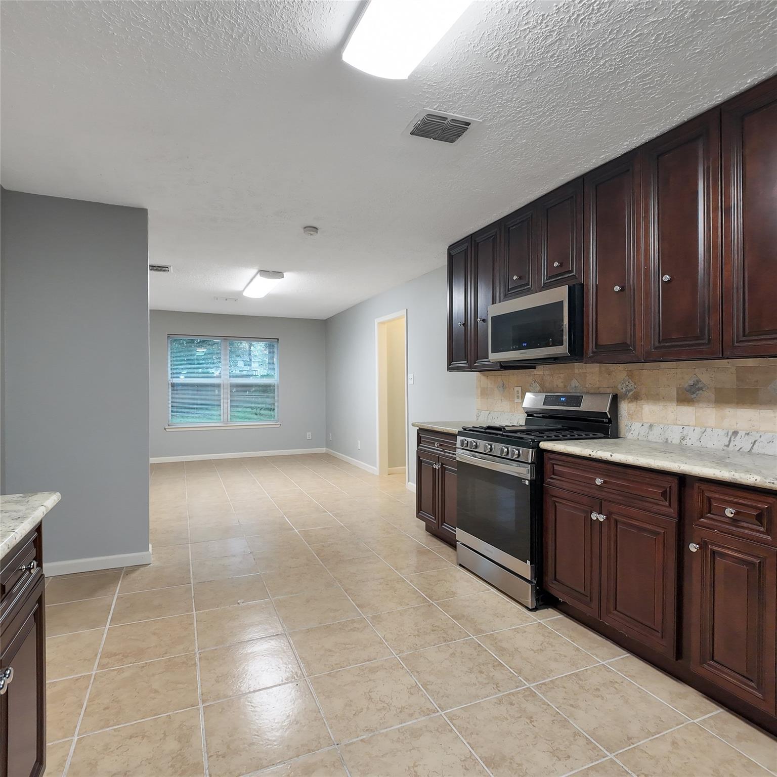 813 Glen Hollow Court