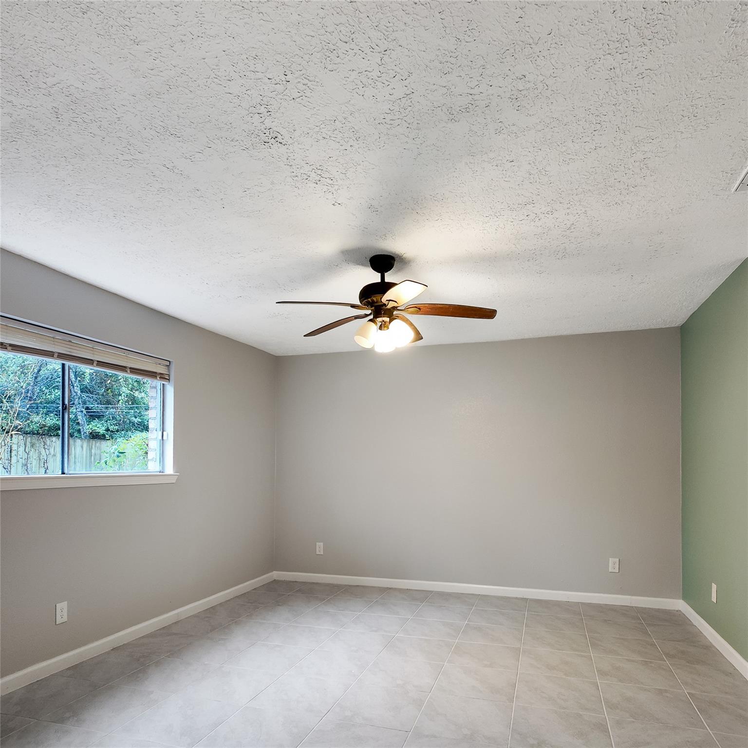 813 Glen Hollow Court