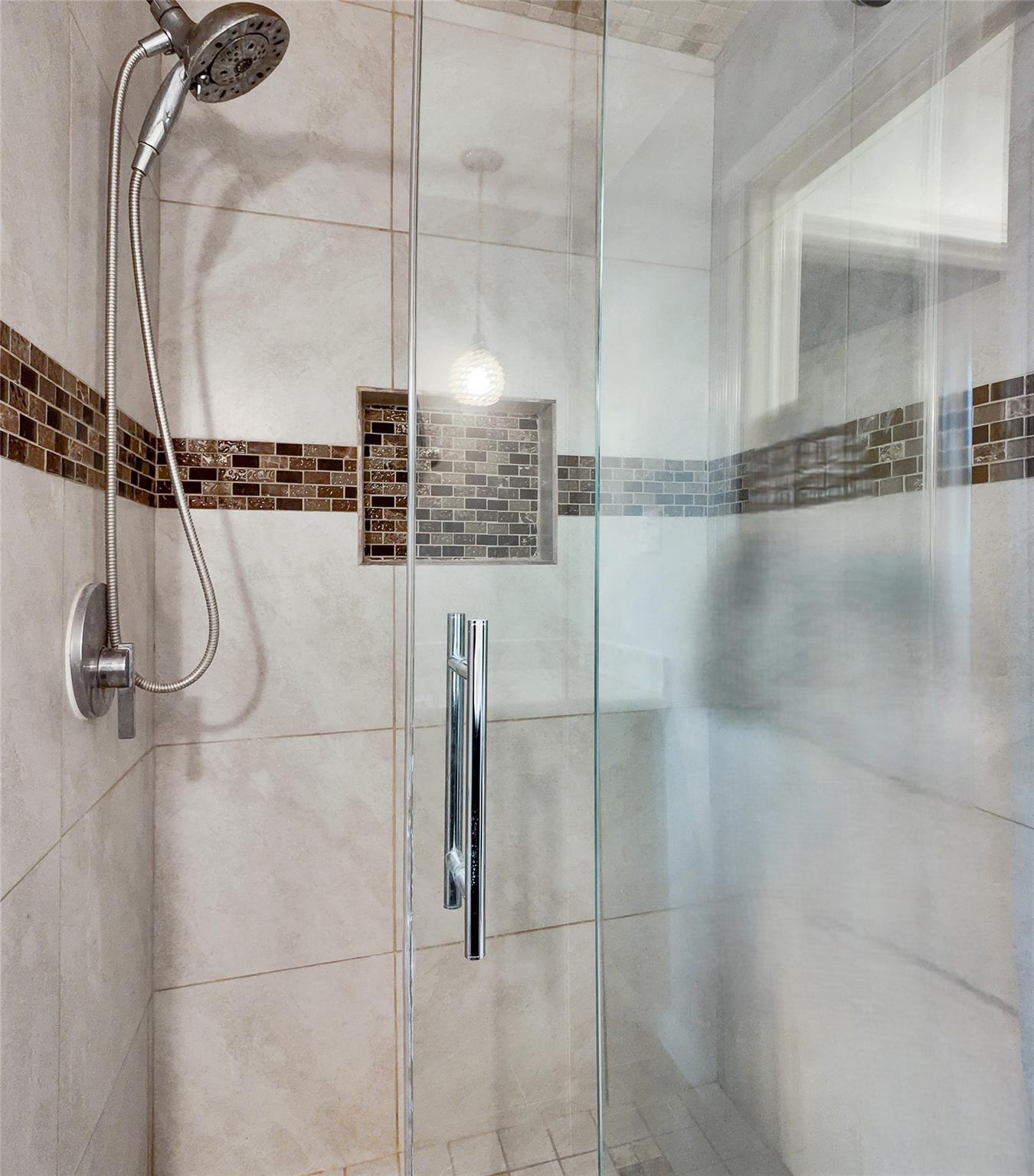 813 Glen Hollow Court