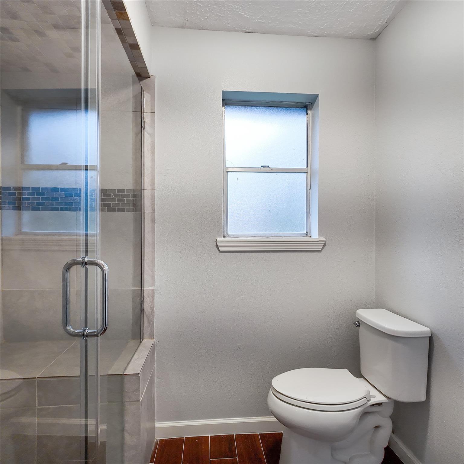 813 Glen Hollow Court