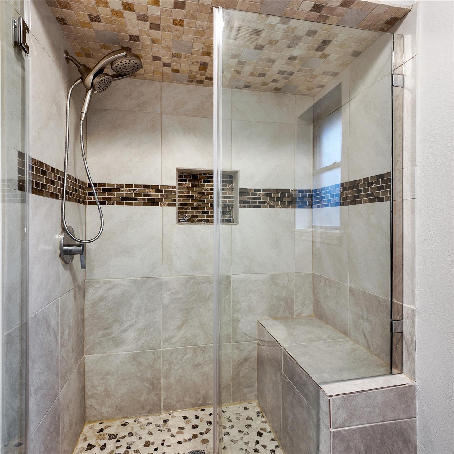 813 Glen Hollow Court