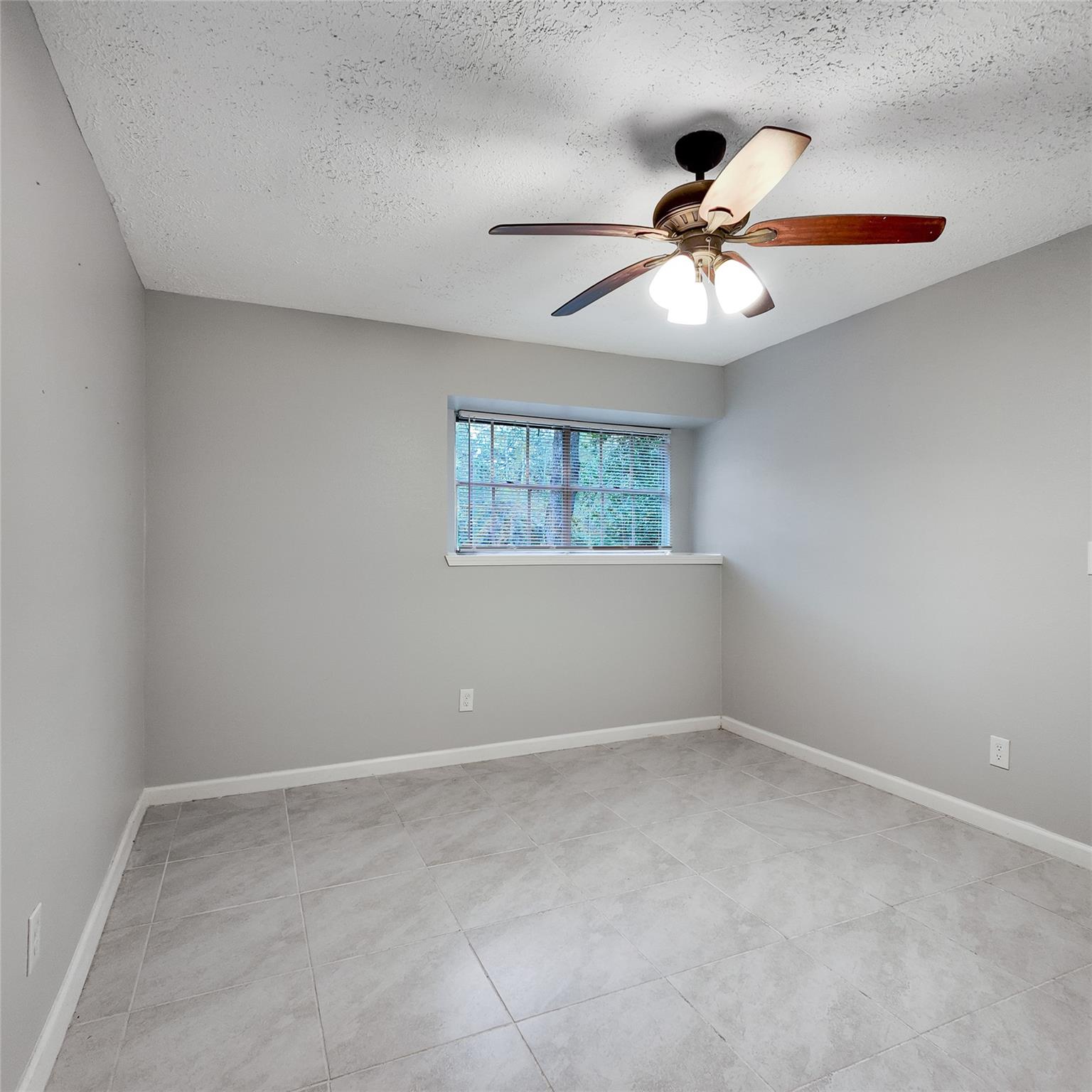 813 Glen Hollow Court