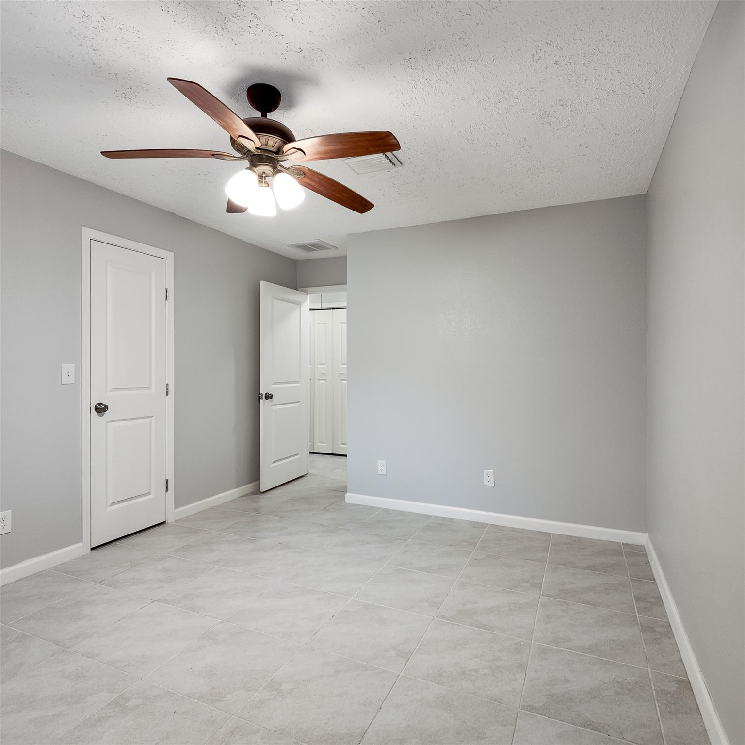 813 Glen Hollow Court