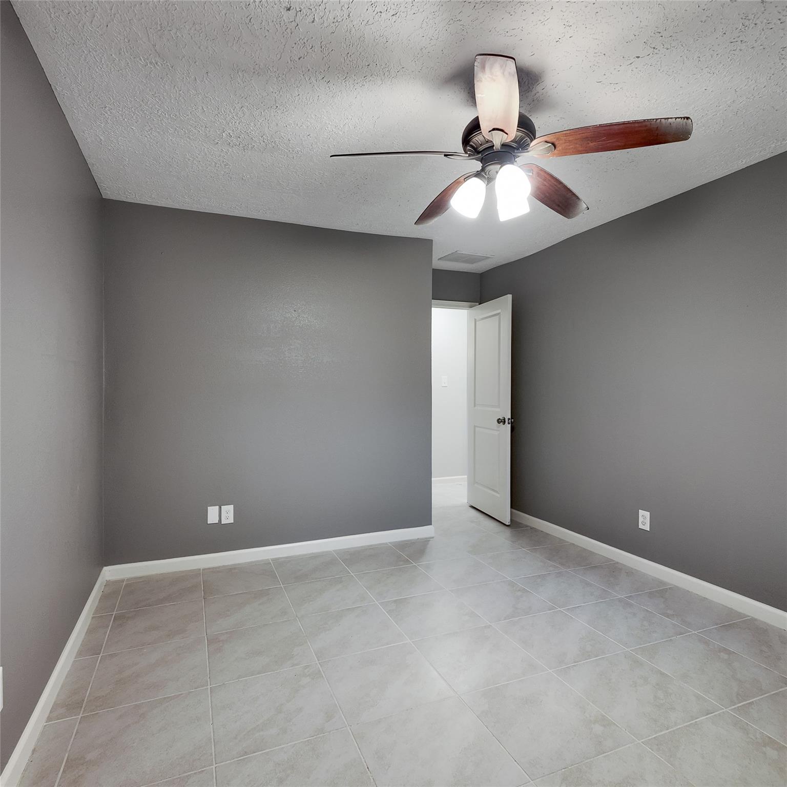 813 Glen Hollow Court