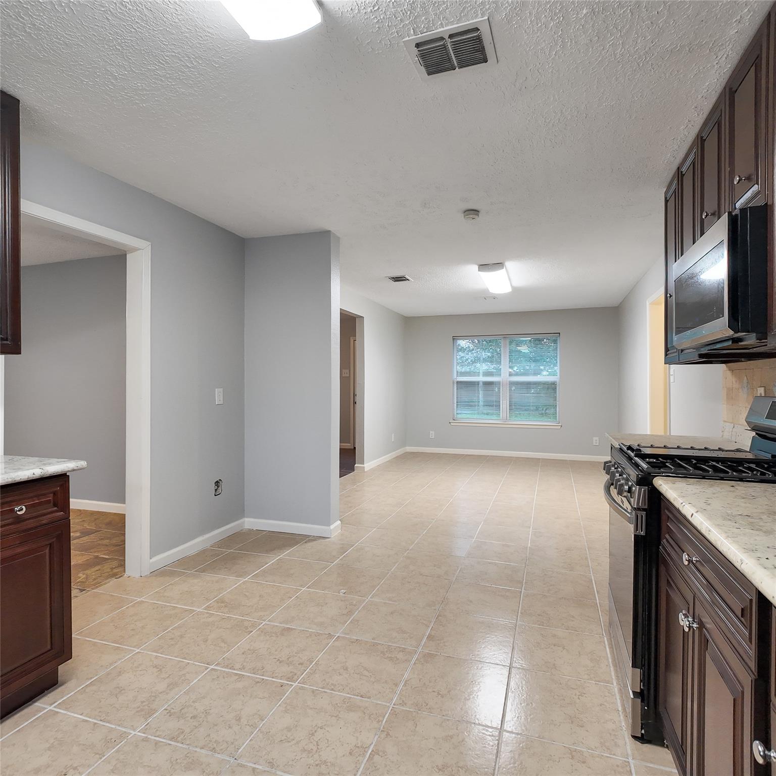 813 Glen Hollow Court