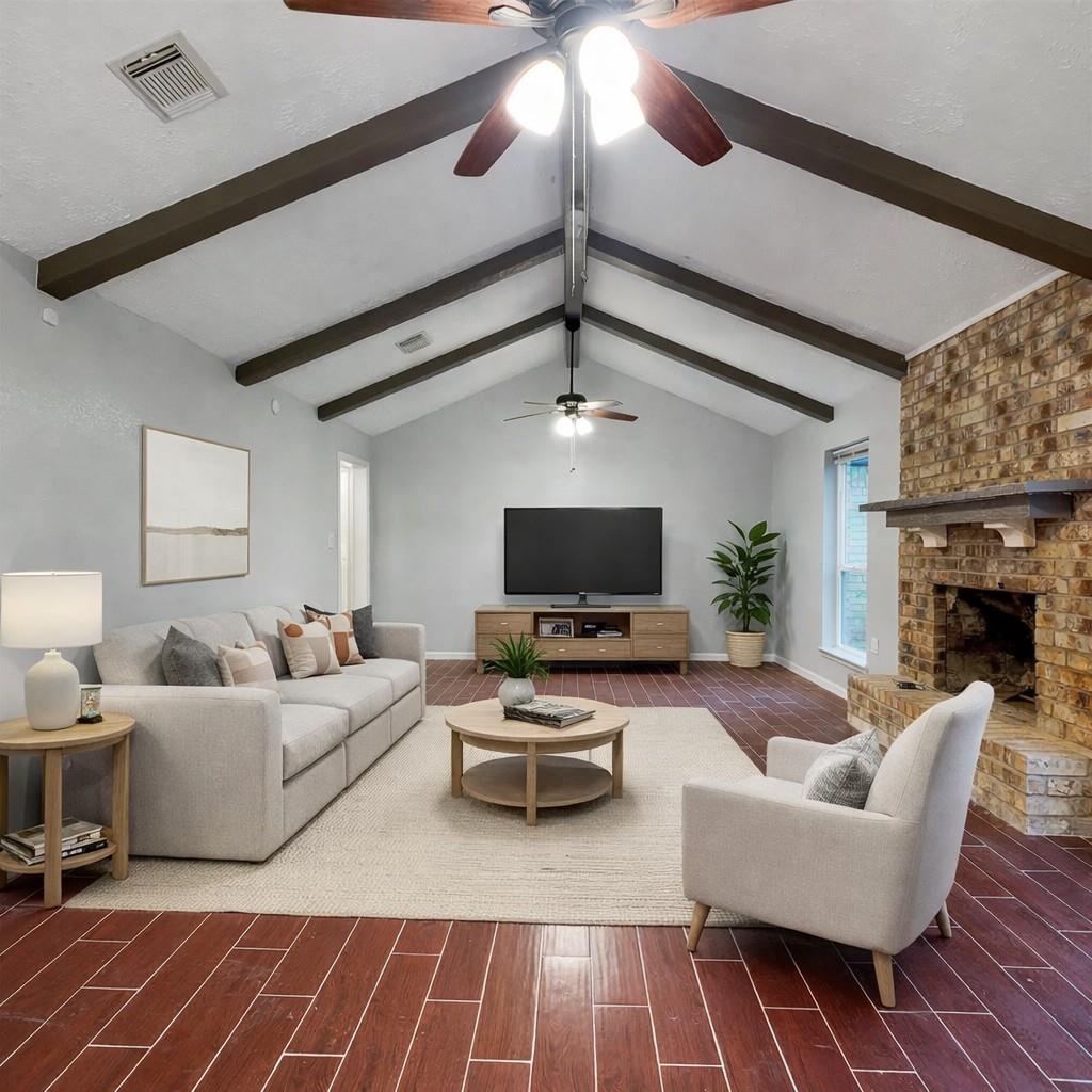 813 Glen Hollow Court