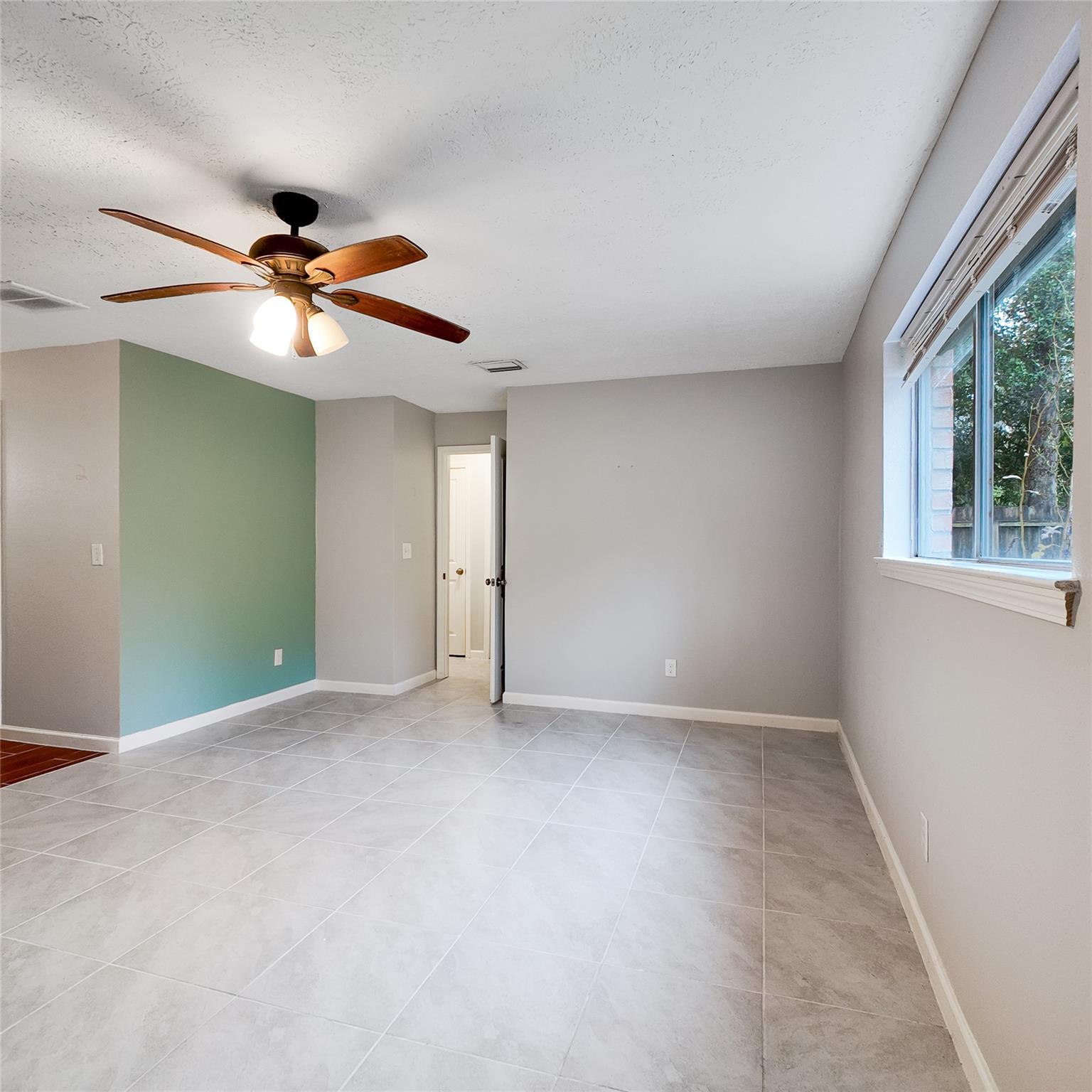 813 Glen Hollow Court