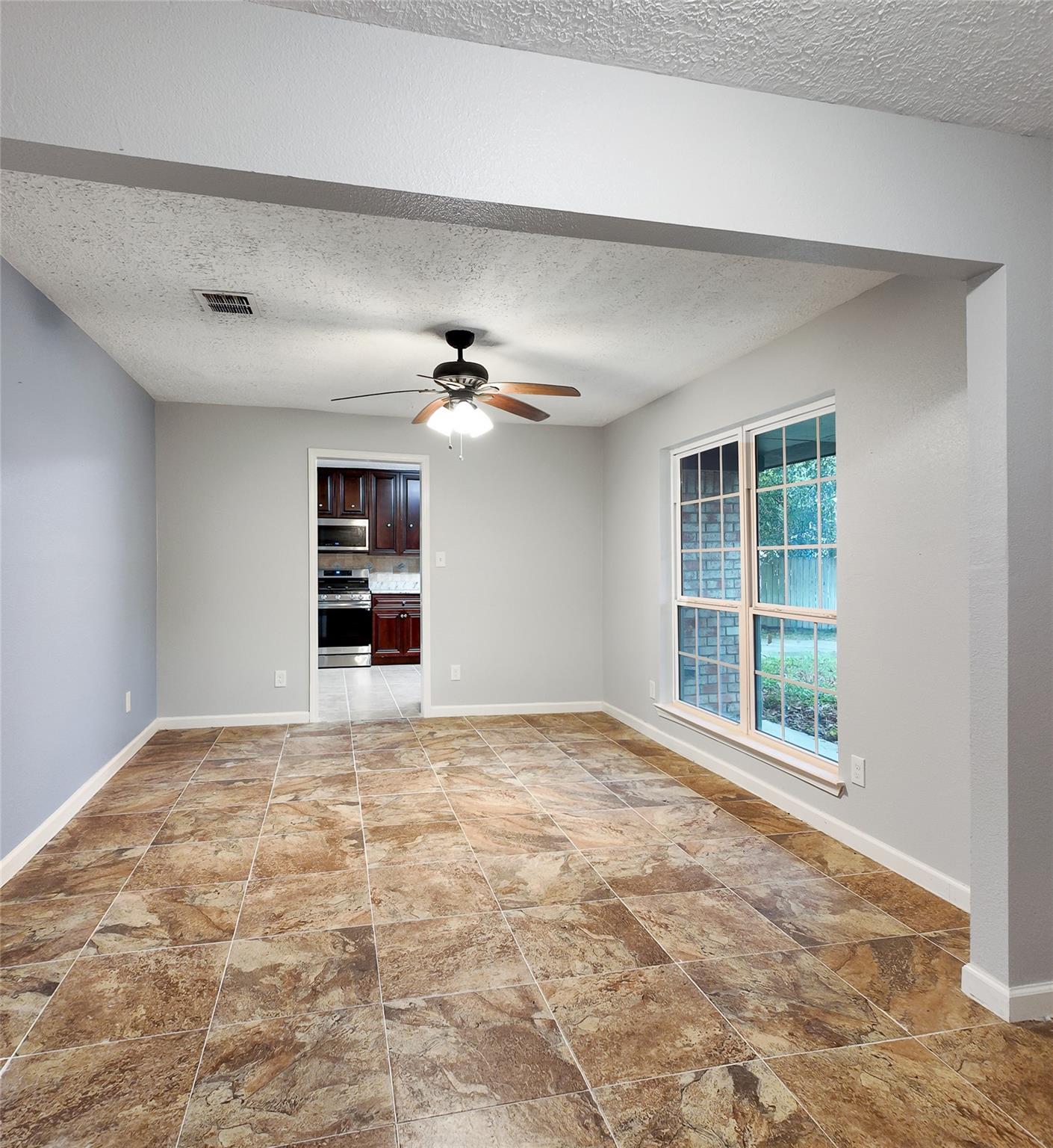 813 Glen Hollow Court