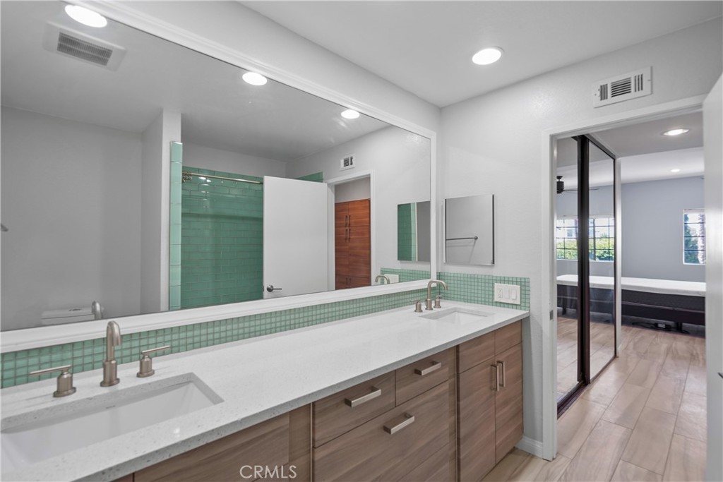 14115 Moorpark Street 103