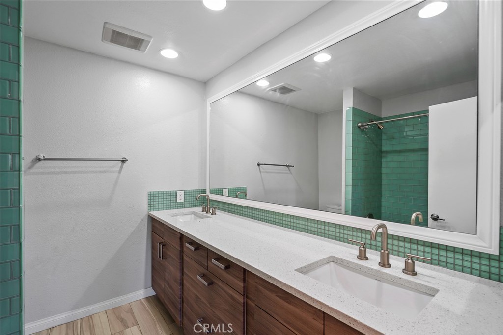 14115 Moorpark Street 103