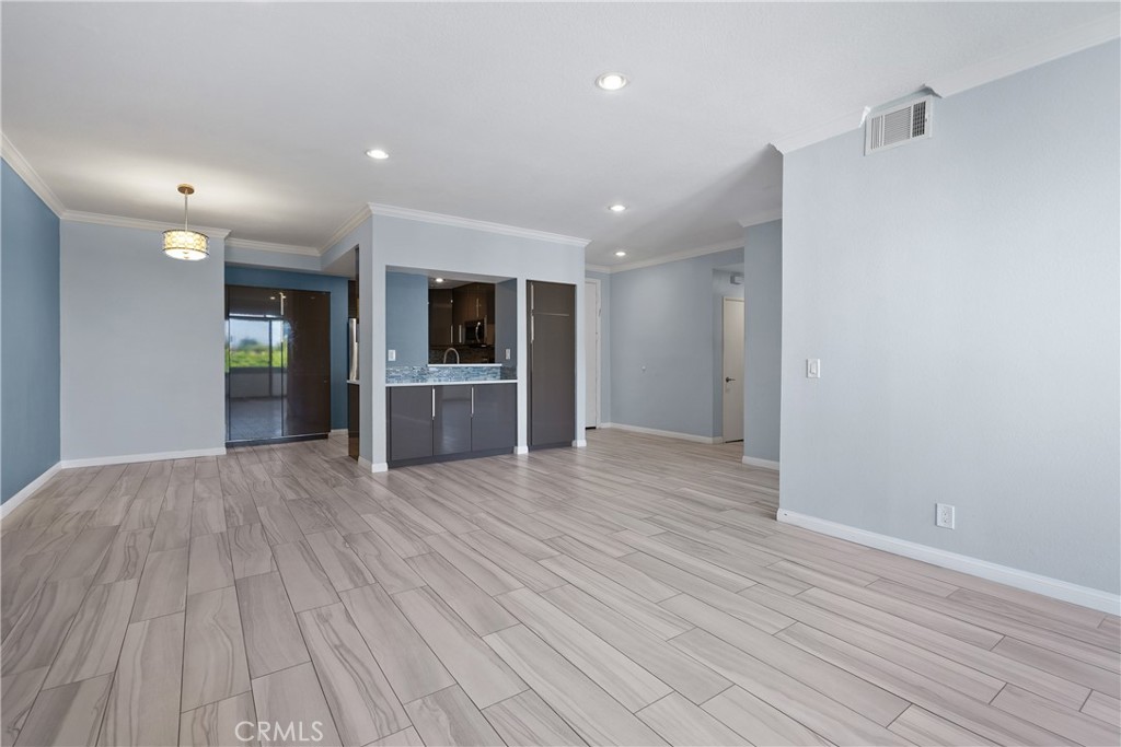 14115 Moorpark Street 103