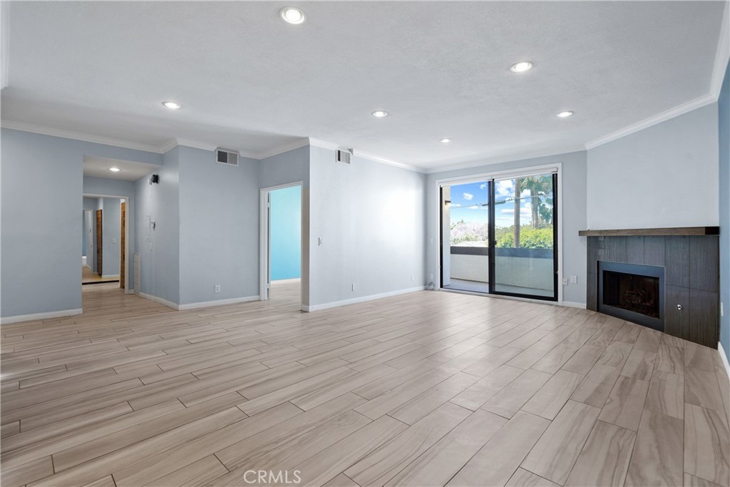 14115 Moorpark Street 103