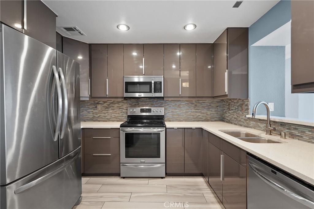 14115 Moorpark Street 103