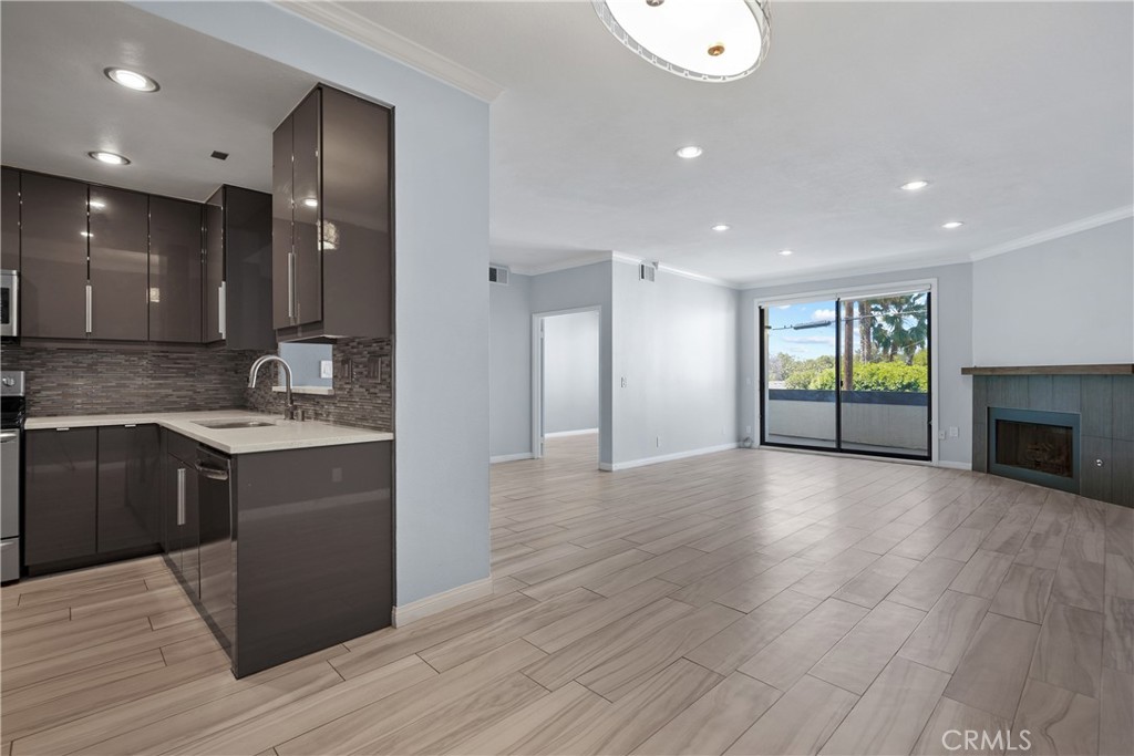 14115 Moorpark Street 103