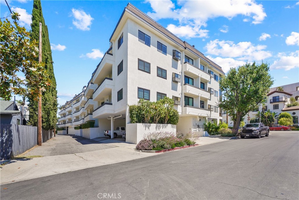 14115 Moorpark Street 103