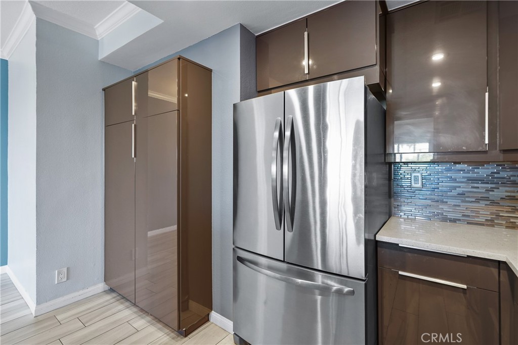 14115 Moorpark Street 103