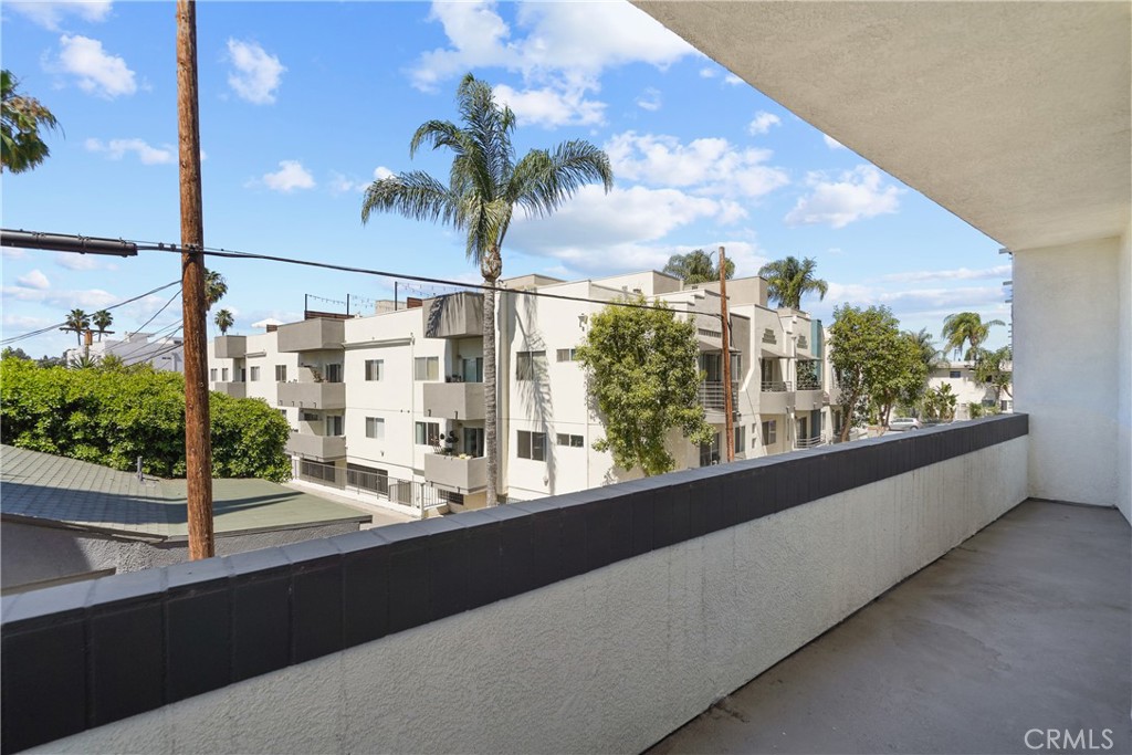 14115 Moorpark Street 103