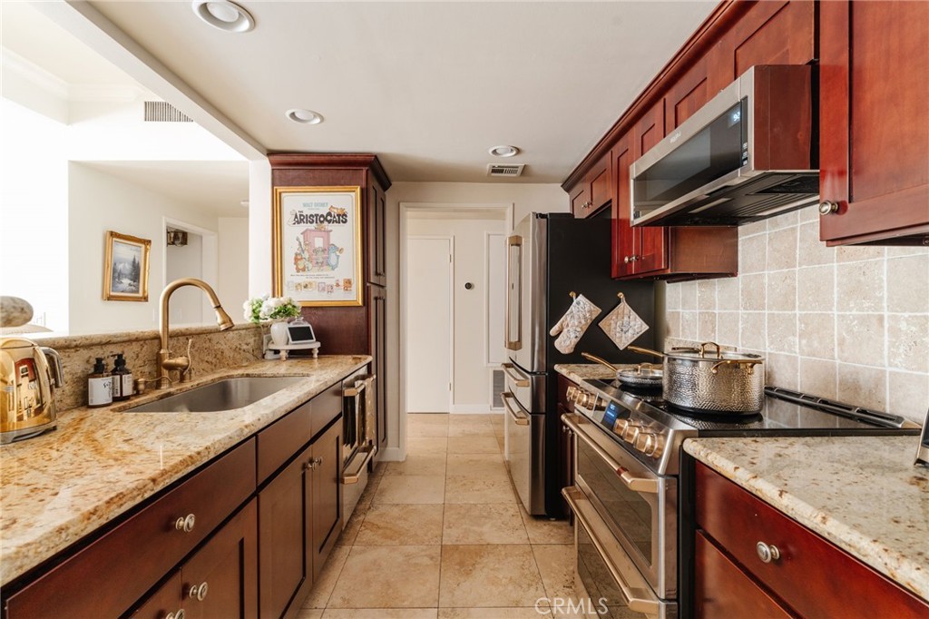 2332 Fox Hills 103