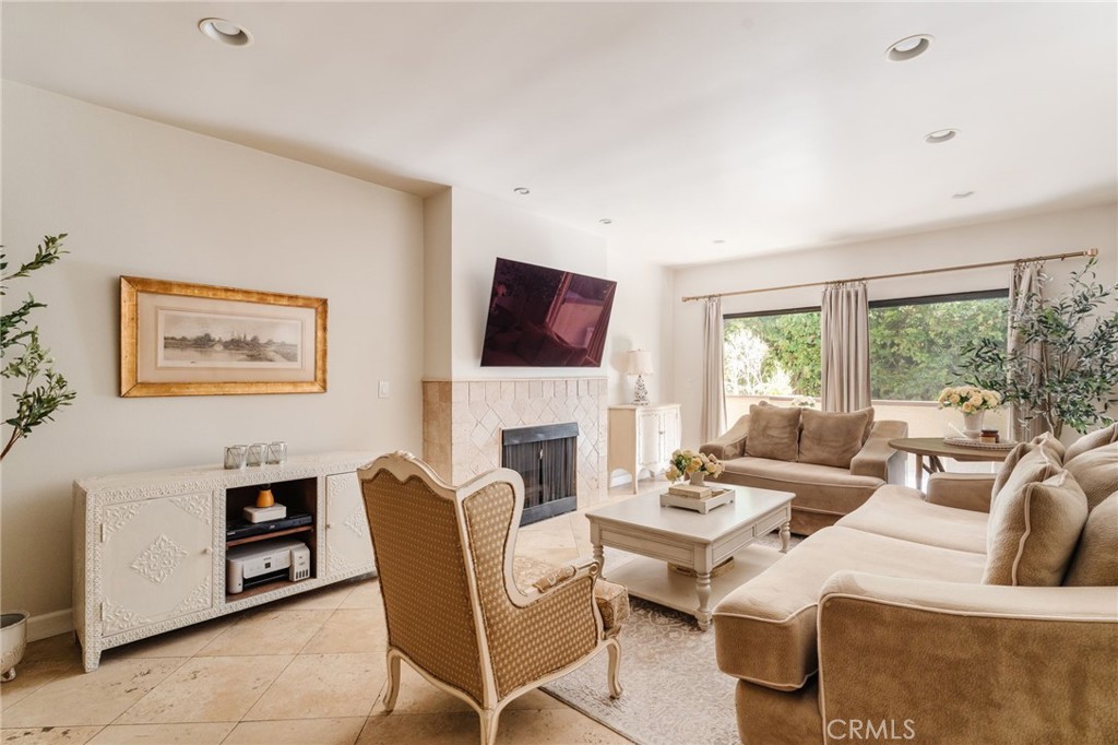 2332 Fox Hills 103