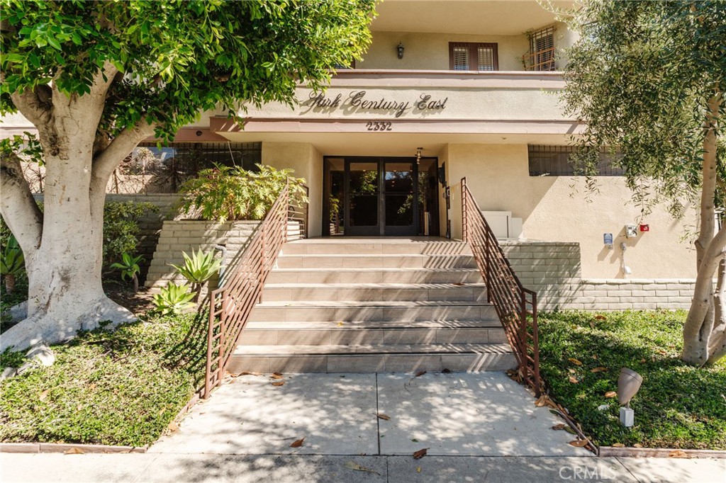 2332 Fox Hills 103