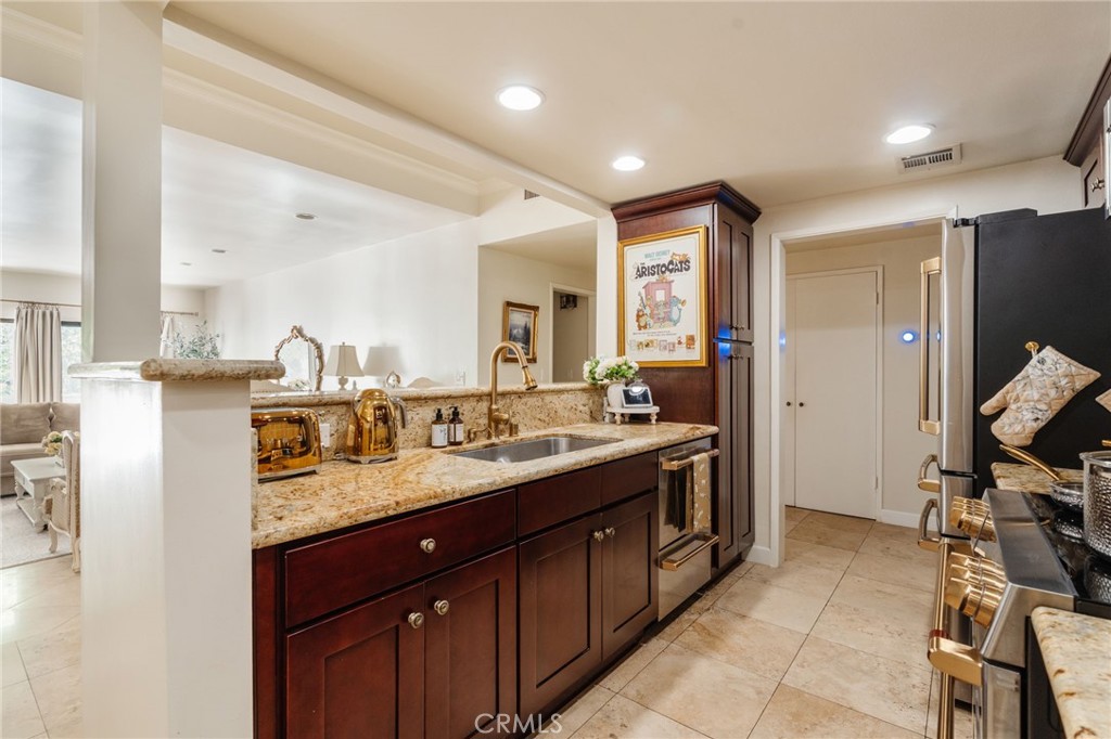 2332 Fox Hills 103