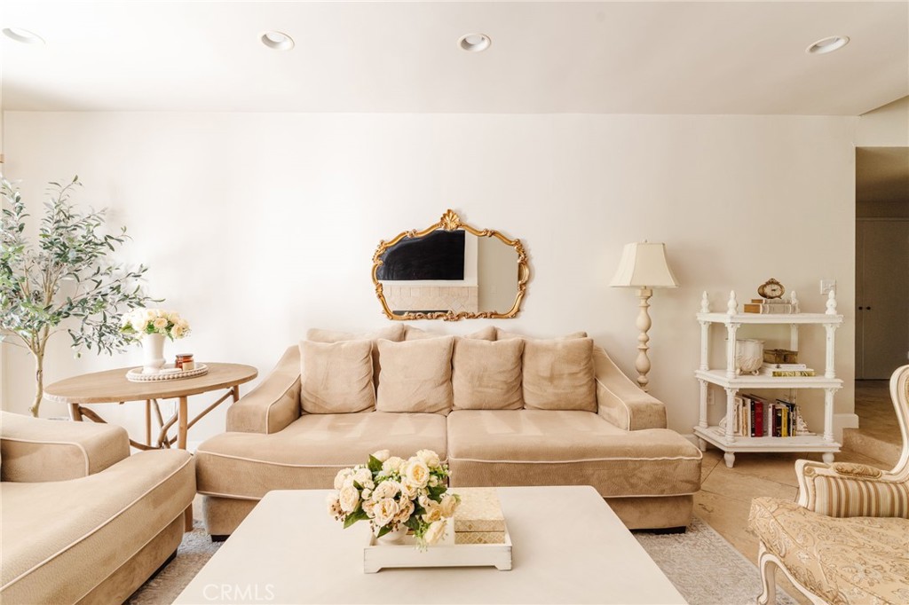 2332 Fox Hills 103