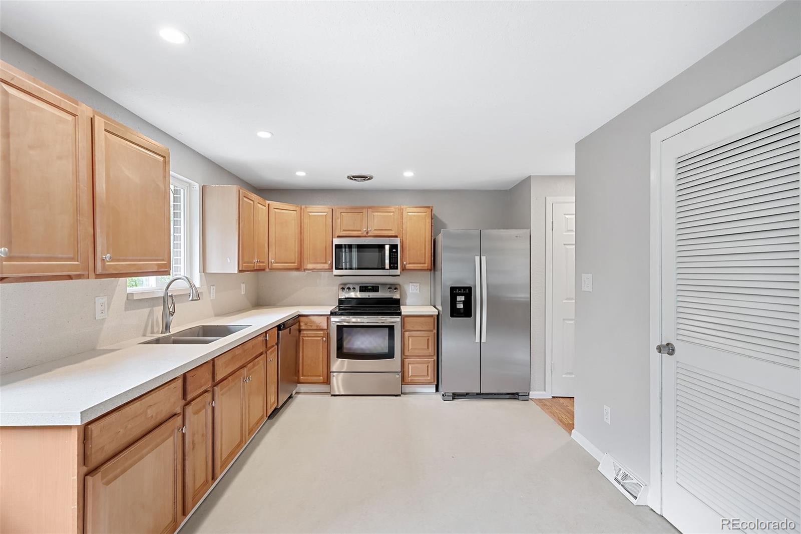 4667 S Oak Court