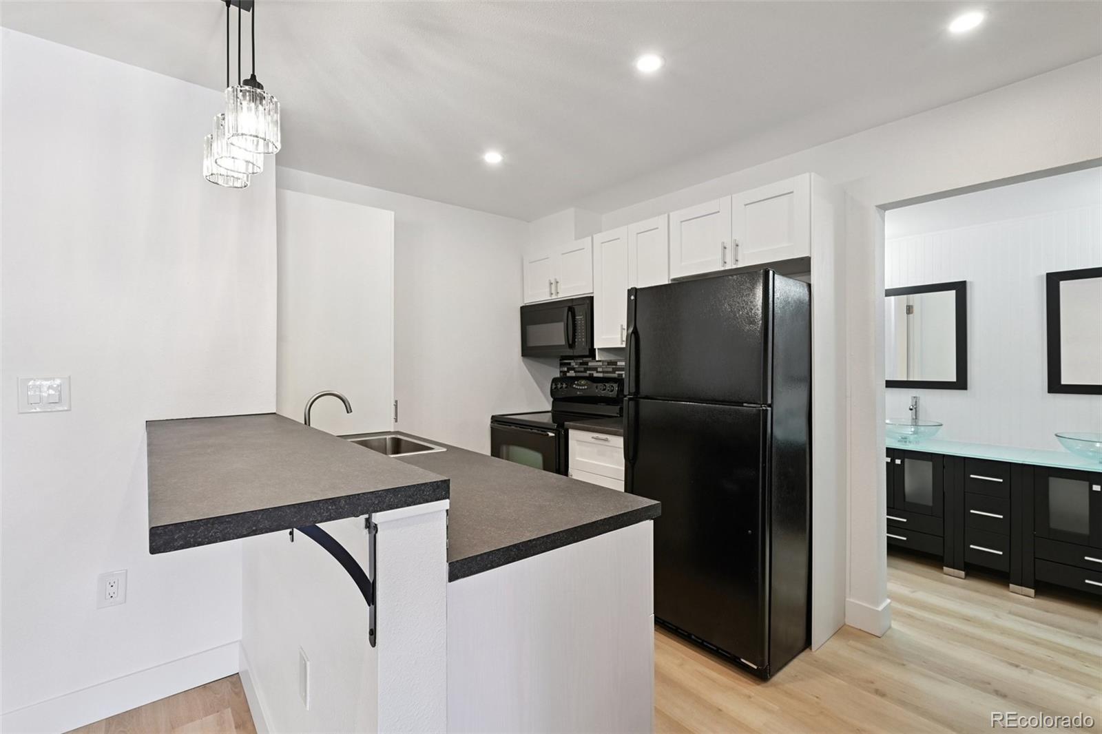 551 N Pearl Street Unit: 207