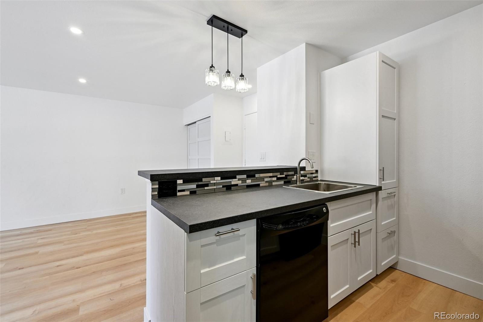 551 N Pearl Street Unit: 207