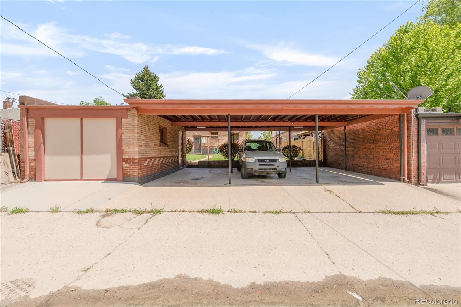 2733 Irving Street