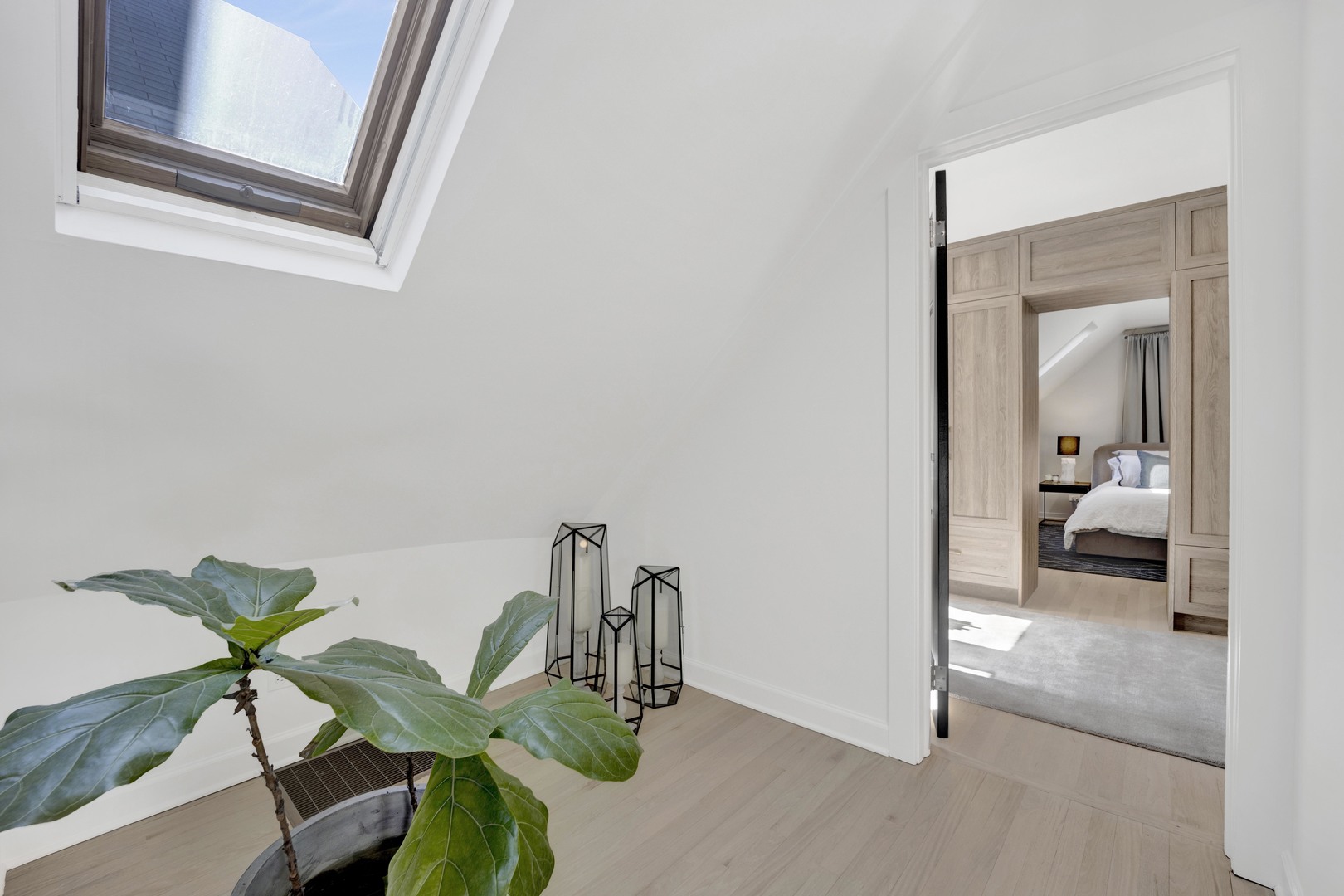 1932 N Honore Street