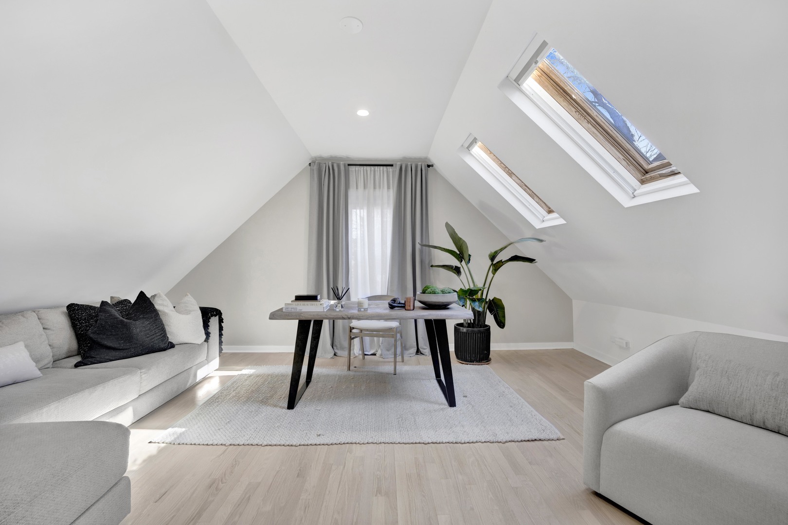 1932 N Honore Street