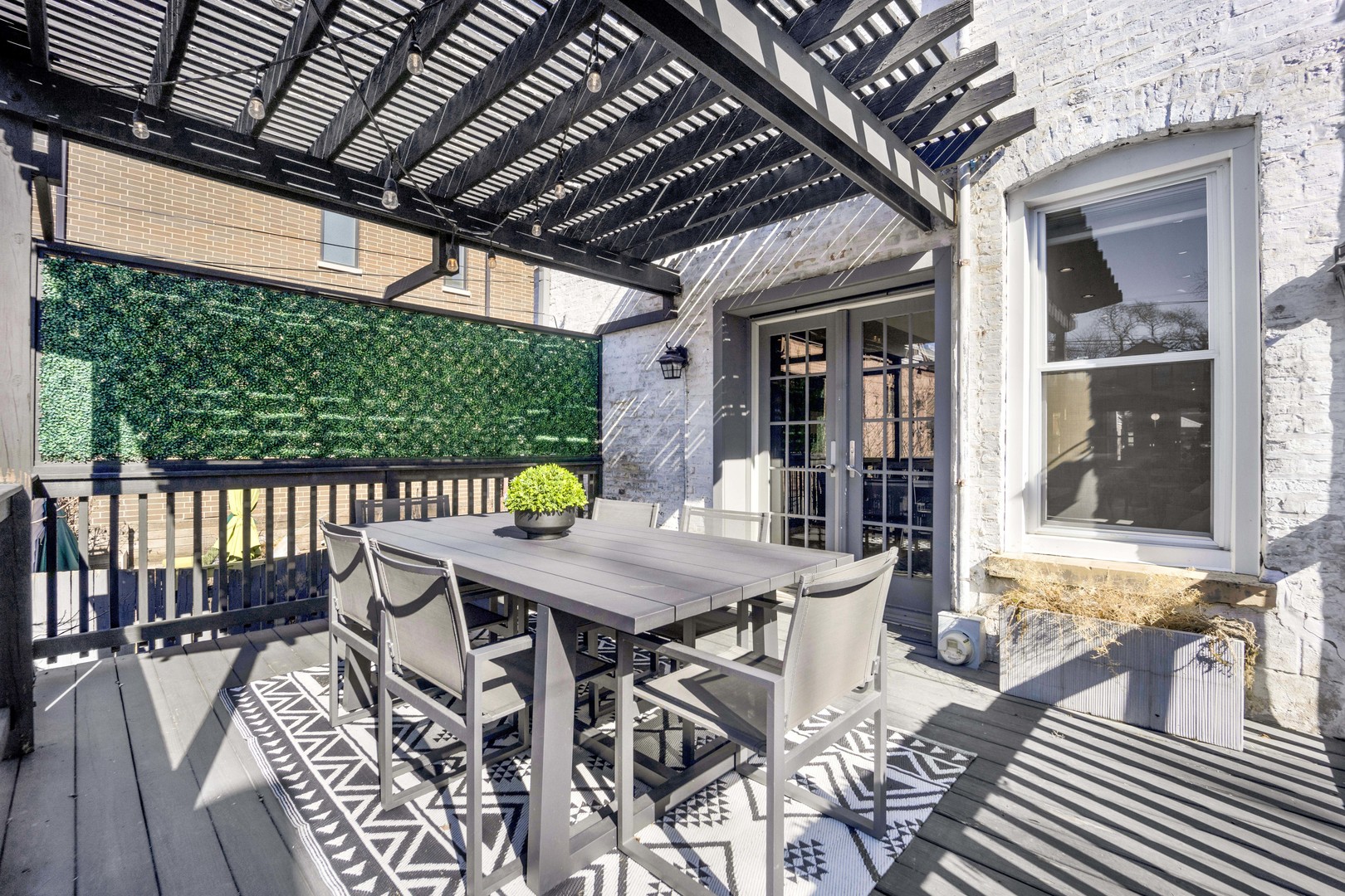 1932 N Honore Street