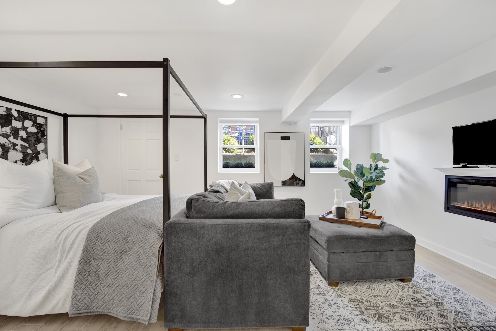 1932 N Honore Street