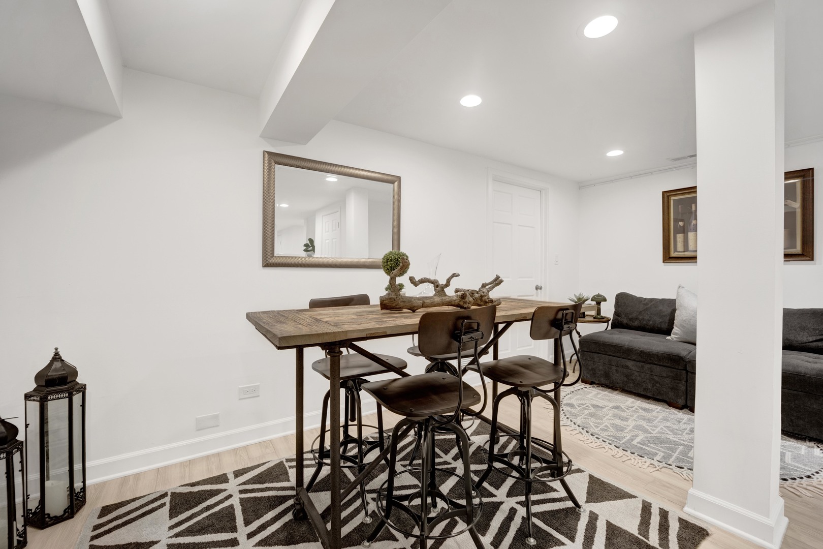 1932 N Honore Street