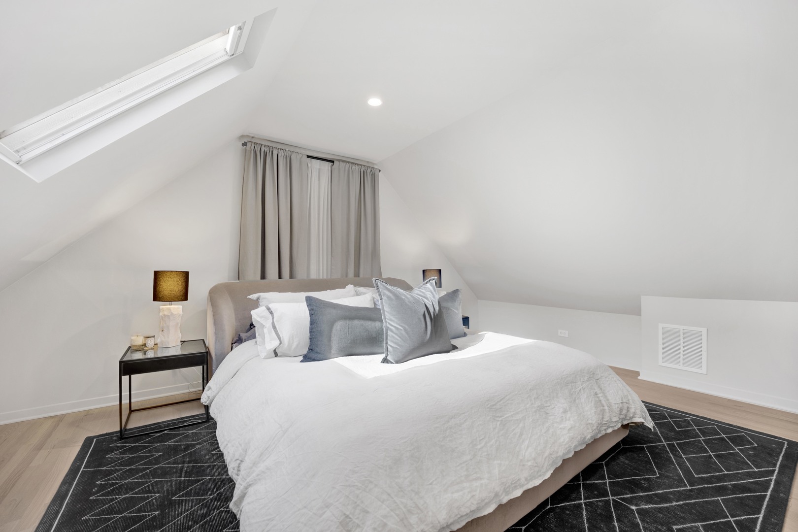 1932 N Honore Street