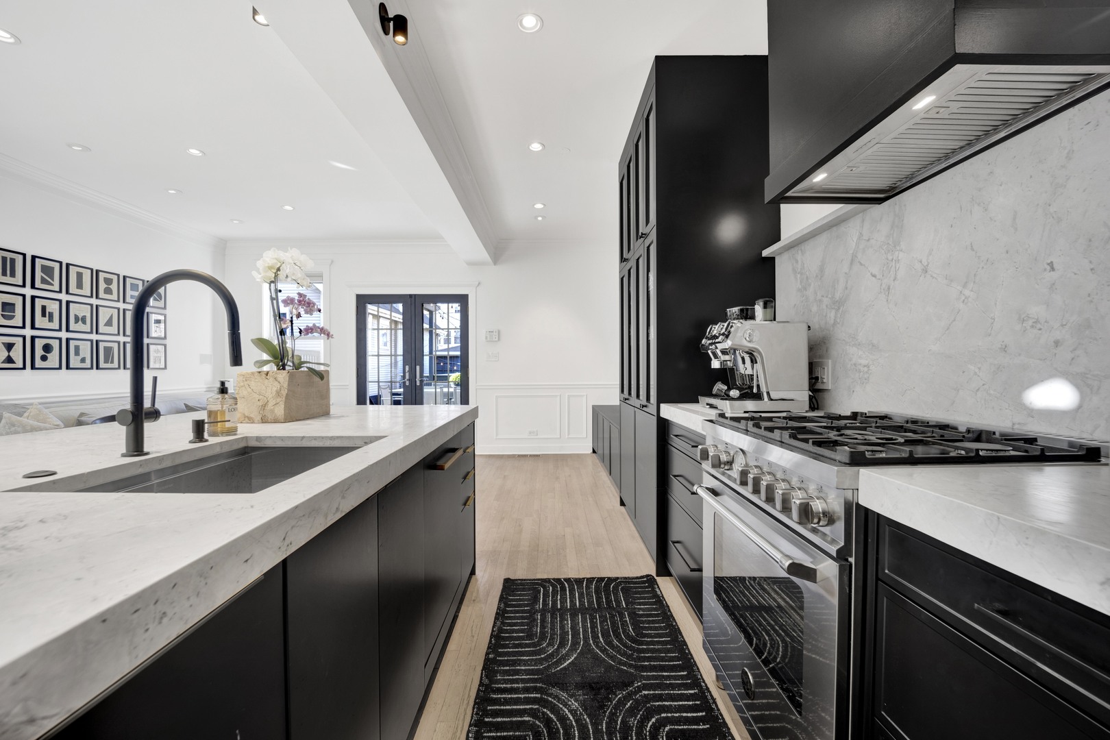 1932 N Honore Street