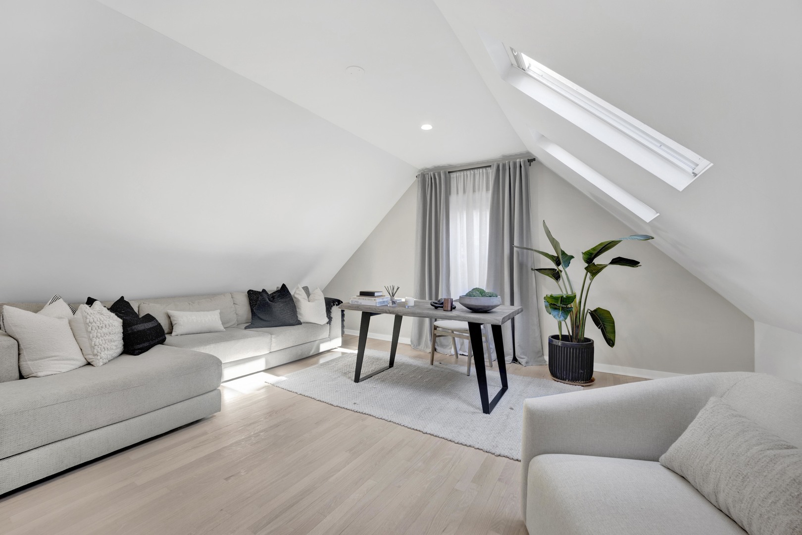 1932 N Honore Street