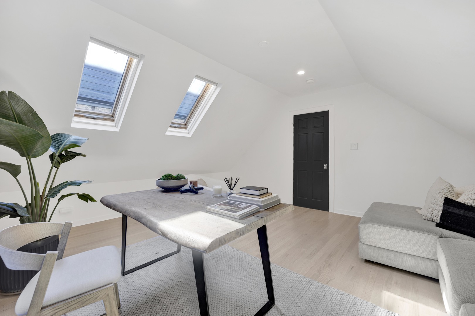 1932 N Honore Street