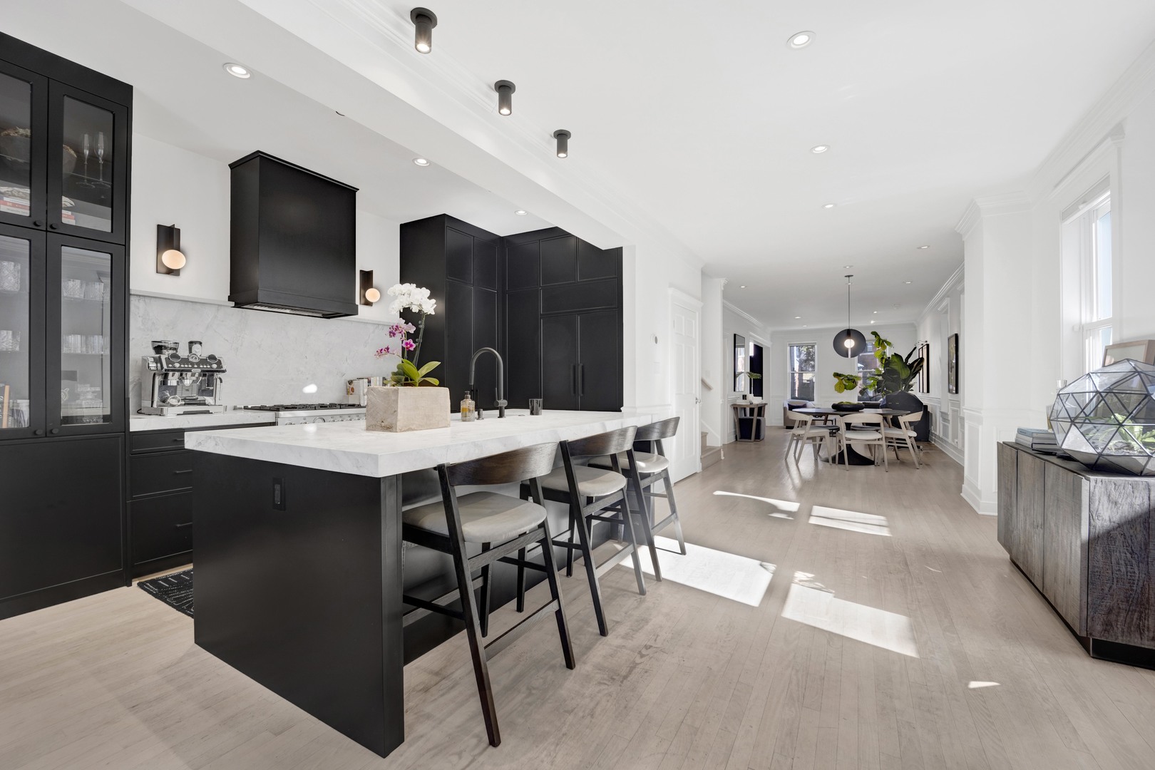 1932 N Honore Street