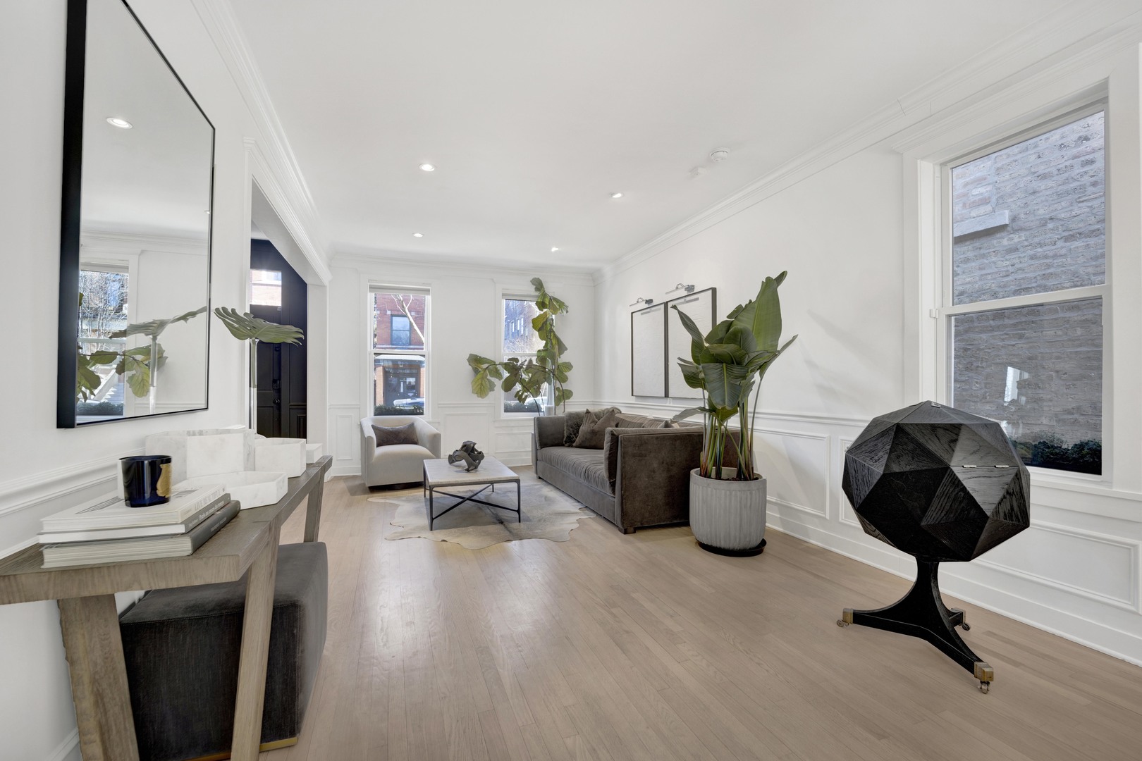 1932 N Honore Street