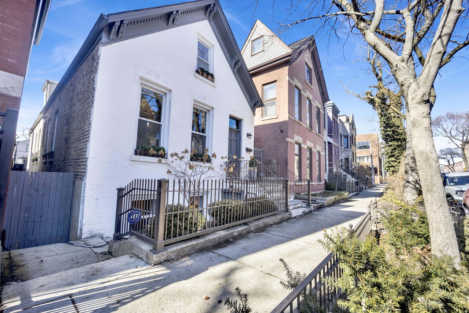 1932 N Honore Street