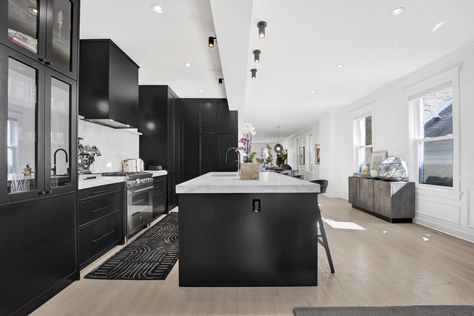 1932 N Honore Street