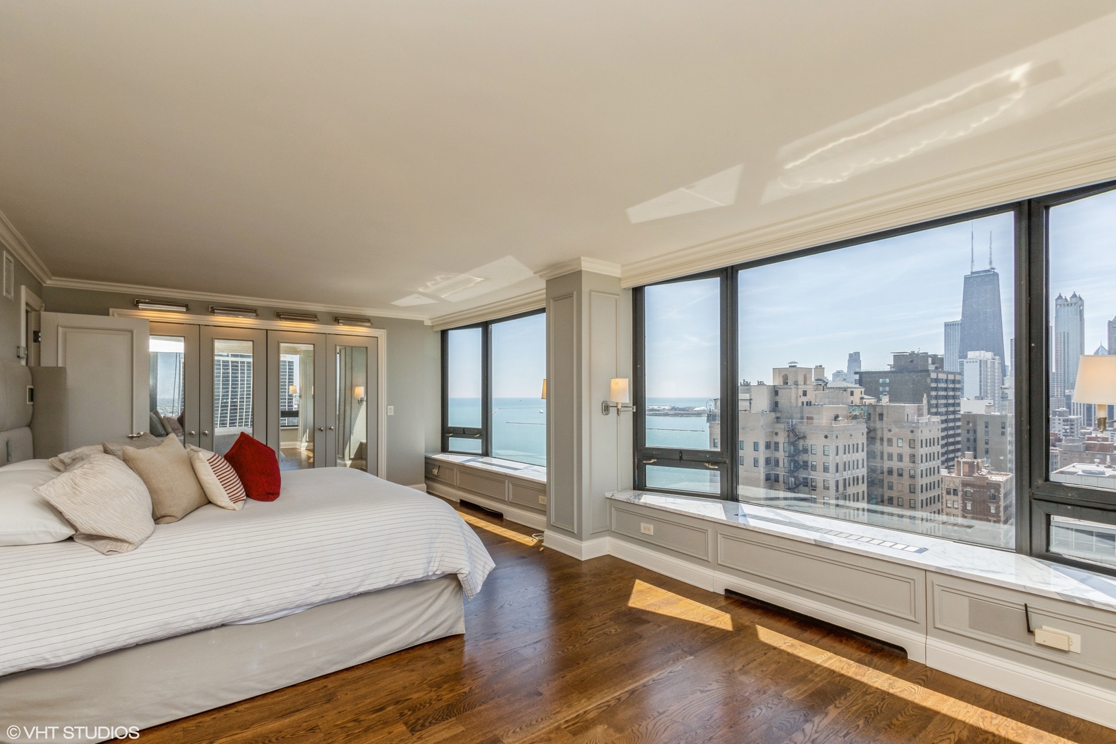 1555 N ASTOR Street Unit: 35W