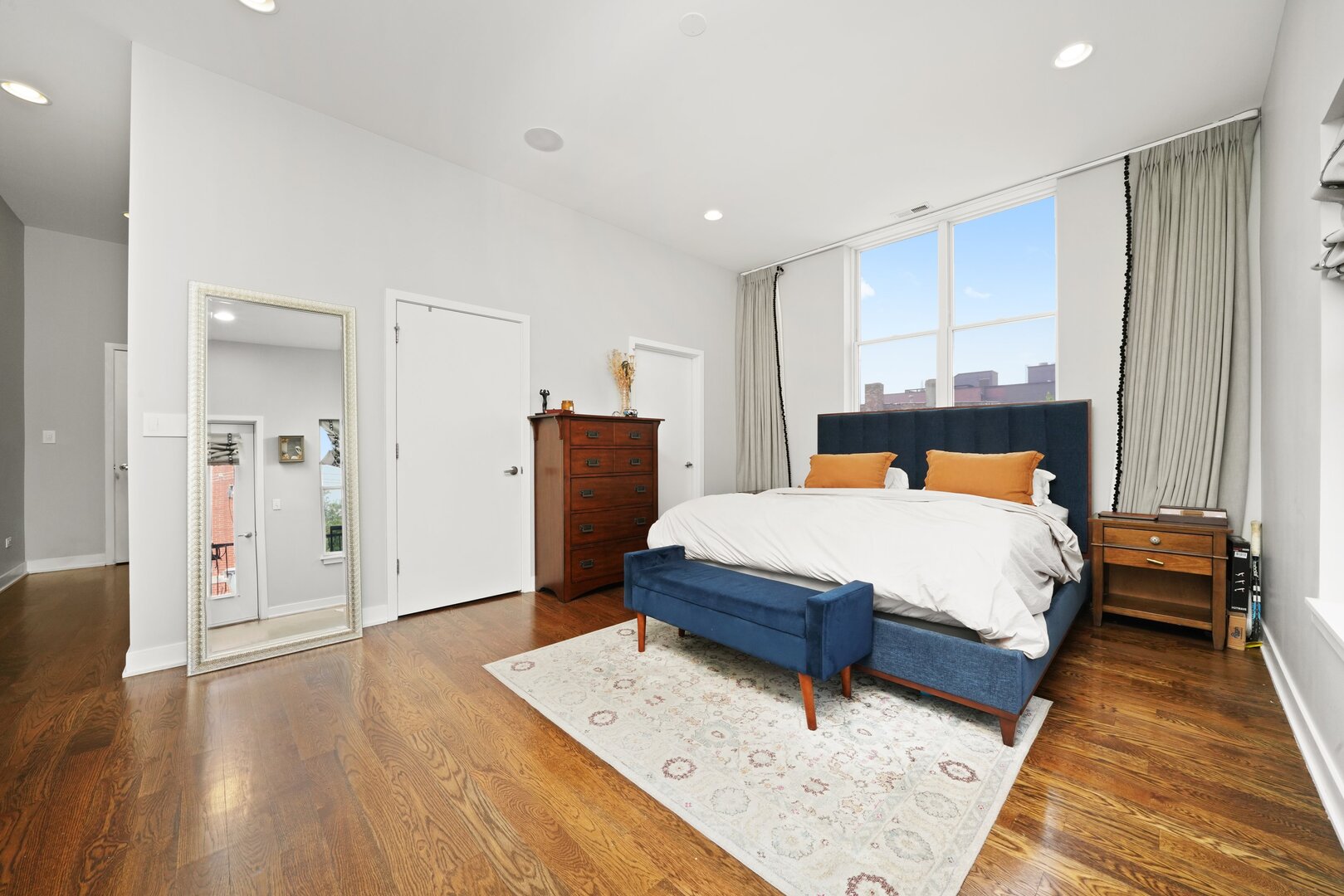 1611 N Hermitage Avenue Unit: 301