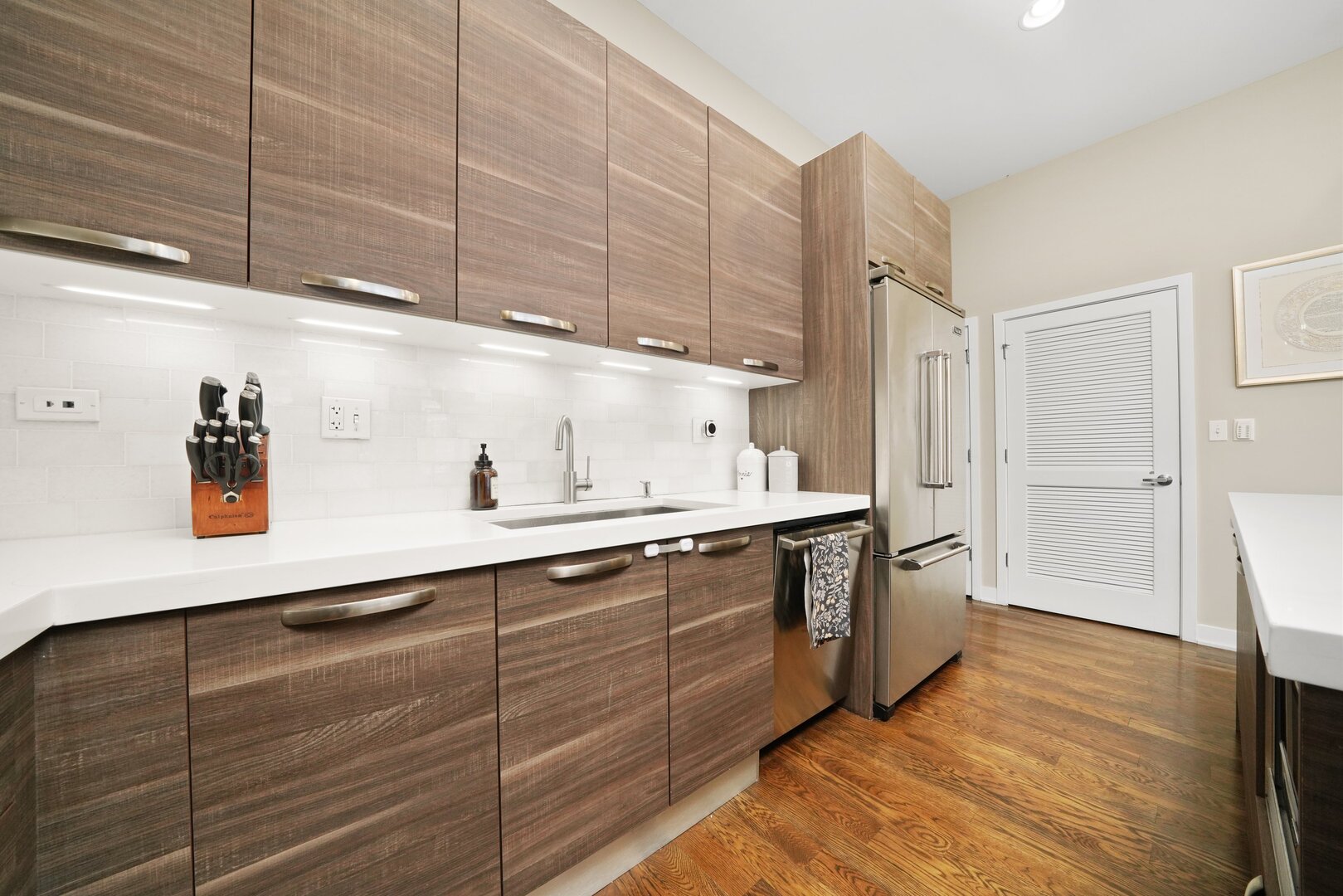 1611 N Hermitage Avenue Unit: 301